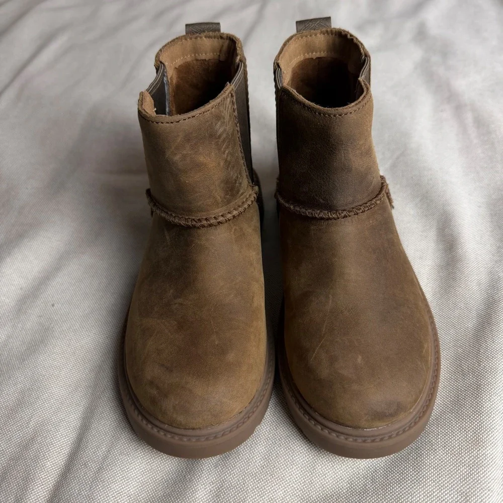 UGG Kids Perry Weather Chelsea Boots Walnut Brown Leather Waterproof Size 13 K